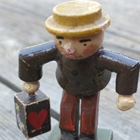 mand med lygte og hat træfigur bemalet Ertzgebirge figur træ tysk